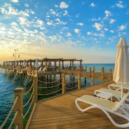 Concorde Luxury & Beach Club & Maldive Cabanas & Casino 5* Vokolidha