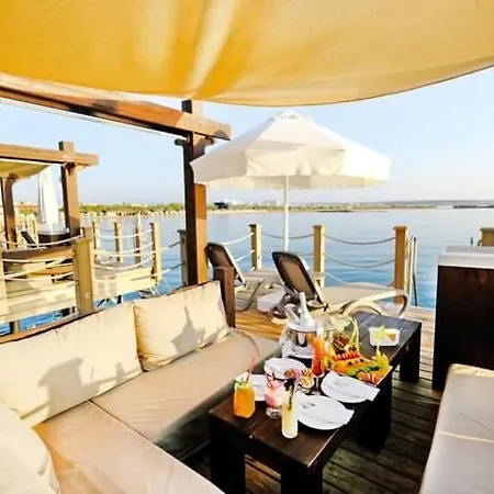 Ξενοδοχείο Concorde Luxury & Beach Club & Maldive Cabanas & Casino 5*