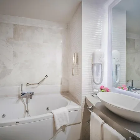 Concorde Luxury & Beach Club & Maldive Cabanas & Casino Ξενοδοχείο Vokolidha